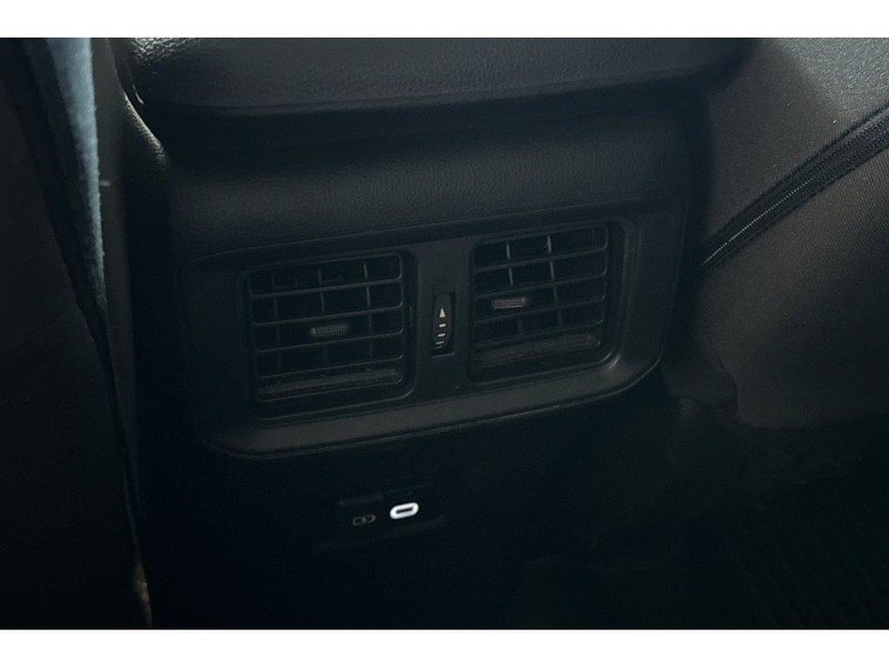 Toyota RAV4 Vehicle Full-screen Gallery Image 14