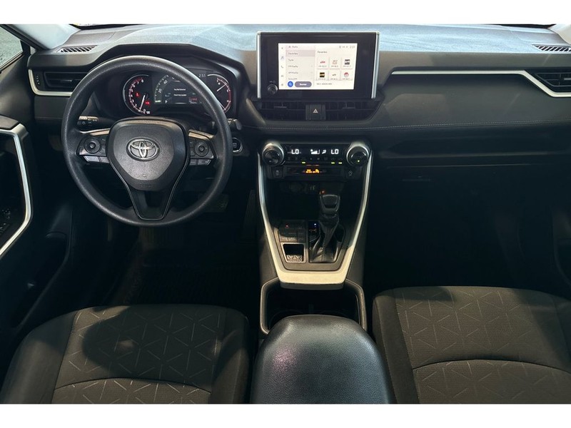 Toyota RAV4 Vehicle Full-screen Gallery Image 15