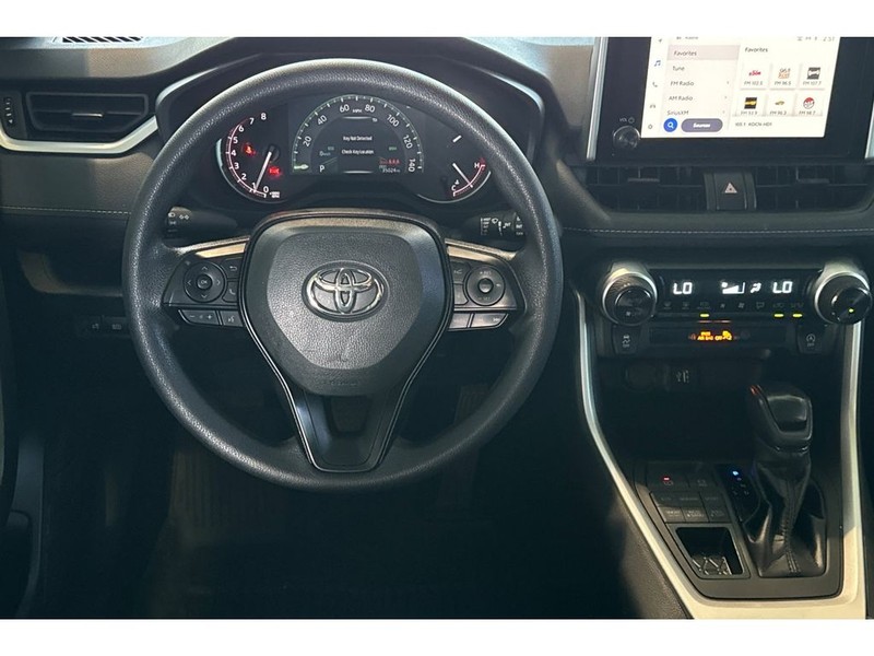 Toyota RAV4 Vehicle Full-screen Gallery Image 16