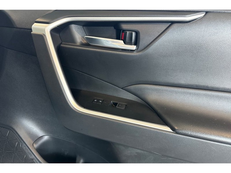 Toyota RAV4 Vehicle Full-screen Gallery Image 19