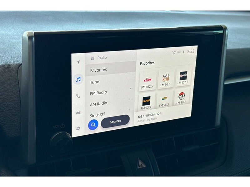 Toyota RAV4 Vehicle Full-screen Gallery Image 20
