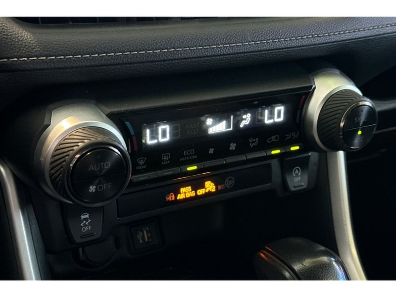 Toyota RAV4 Vehicle Full-screen Gallery Image 21