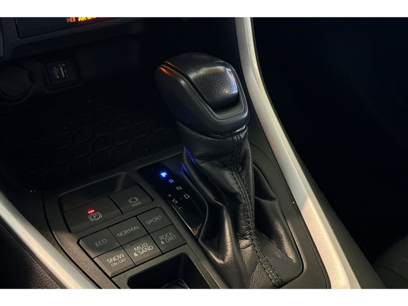 Toyota RAV4 Vehicle Full-screen Gallery Image 22