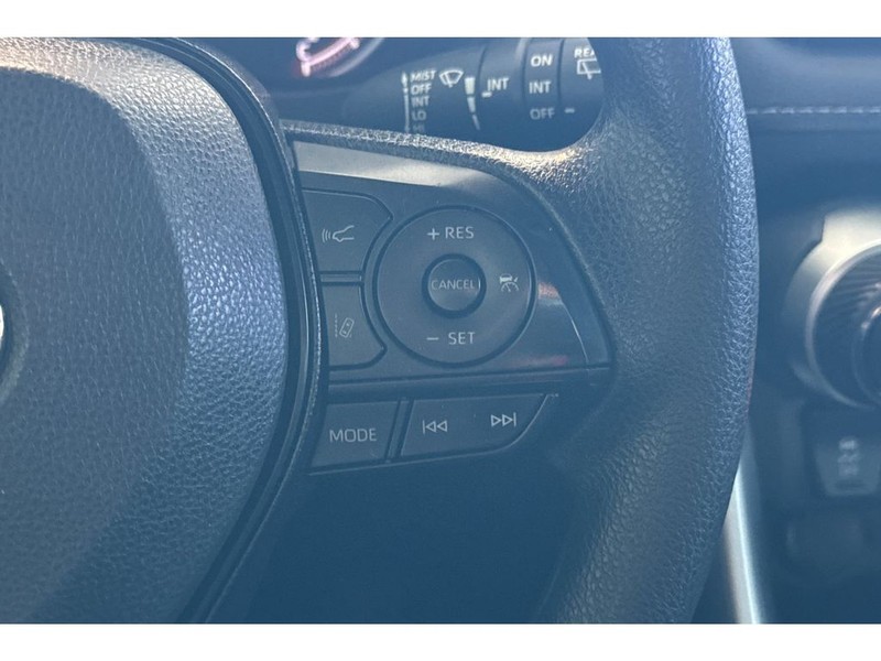 Toyota RAV4 Vehicle Full-screen Gallery Image 25