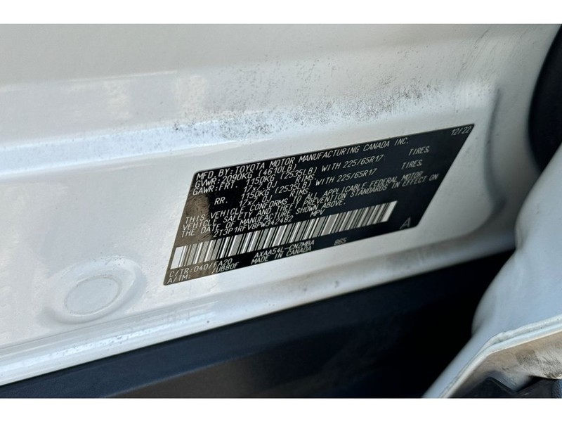 Toyota RAV4 Vehicle Full-screen Gallery Image 31