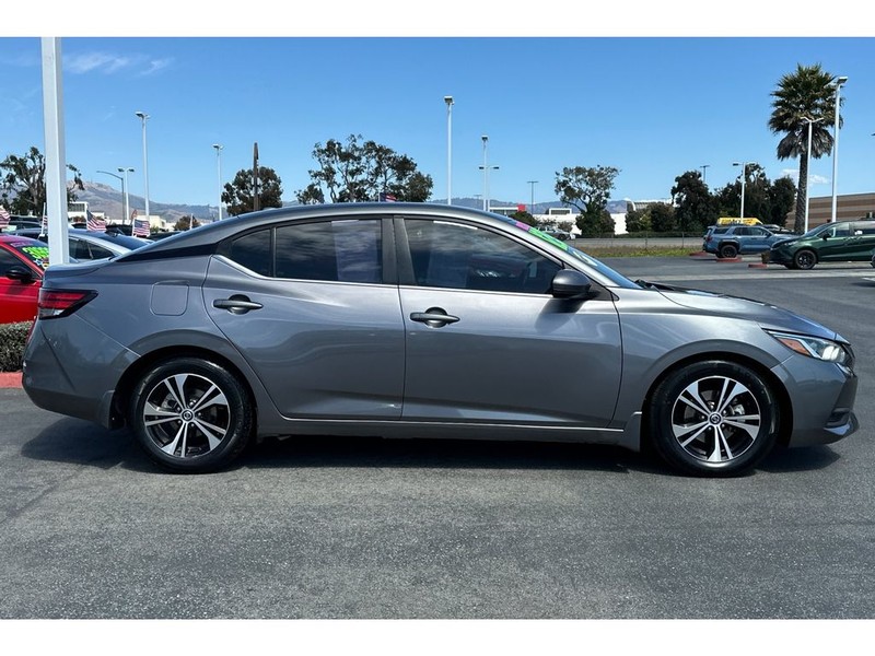 Nissan Sentra Vehicle Full-screen Gallery Image 03