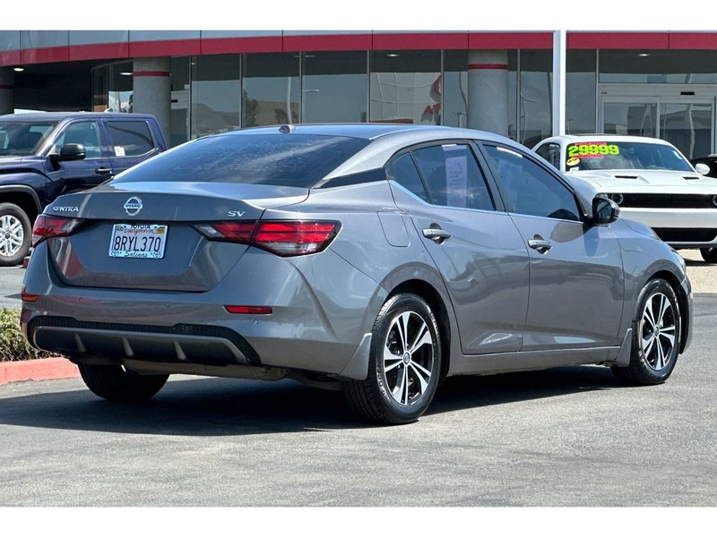 Nissan Sentra Vehicle Full-screen Gallery Image 04