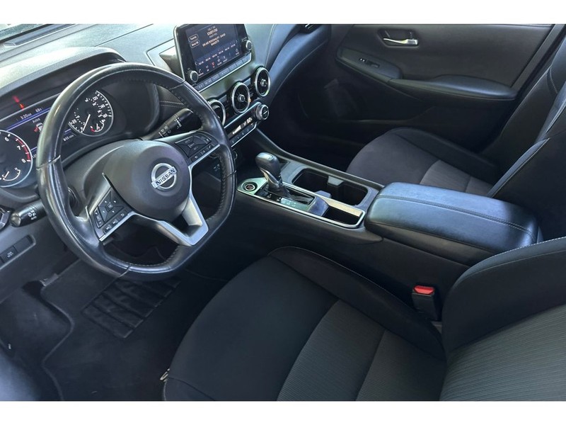 Nissan Sentra Vehicle Full-screen Gallery Image 10