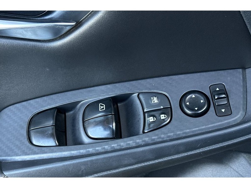 Nissan Sentra Vehicle Full-screen Gallery Image 12