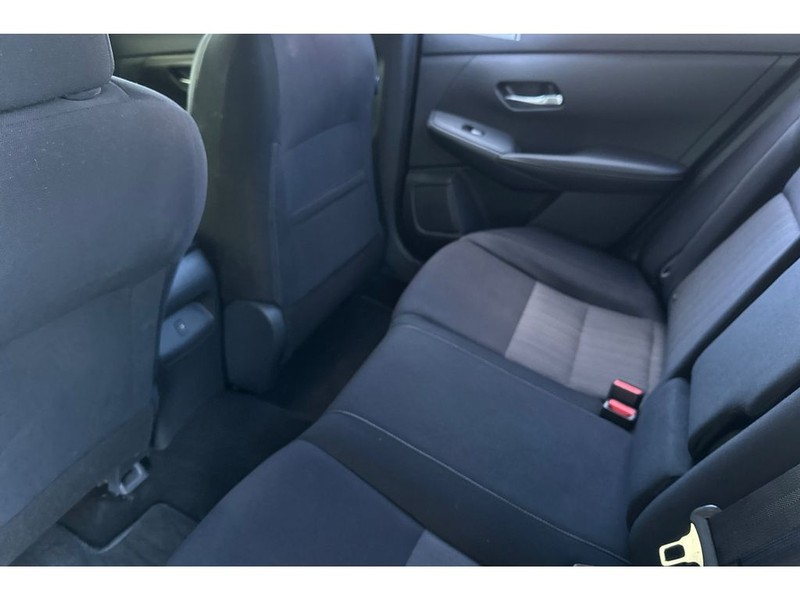 Nissan Sentra Vehicle Full-screen Gallery Image 13
