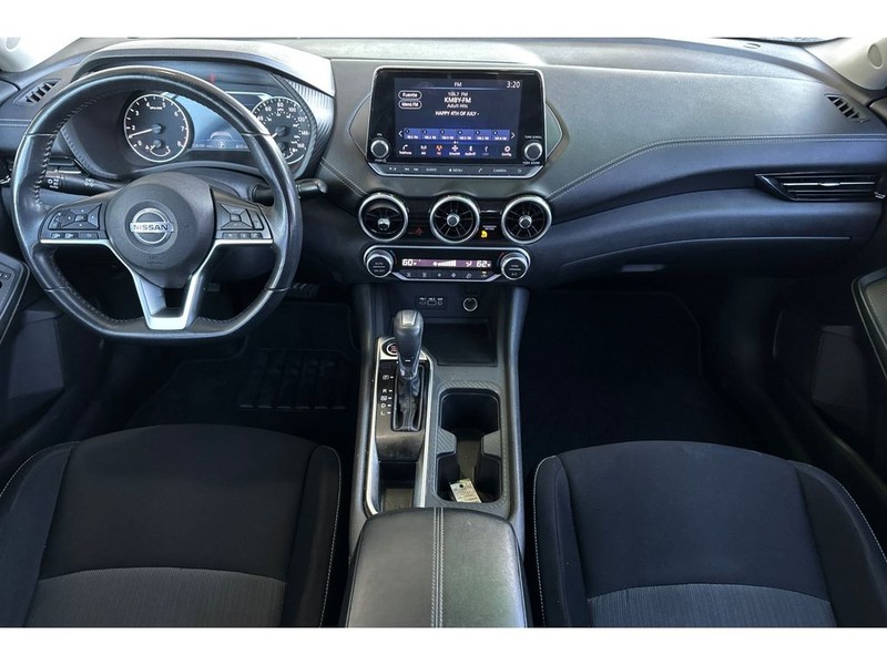 Nissan Sentra Vehicle Full-screen Gallery Image 14