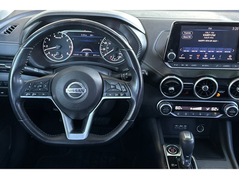 Nissan Sentra Vehicle Full-screen Gallery Image 15