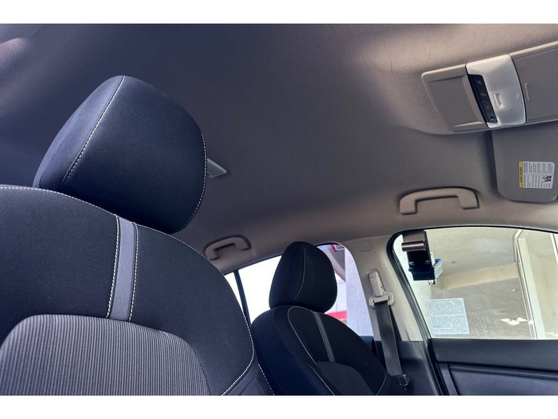 Nissan Sentra Vehicle Full-screen Gallery Image 17