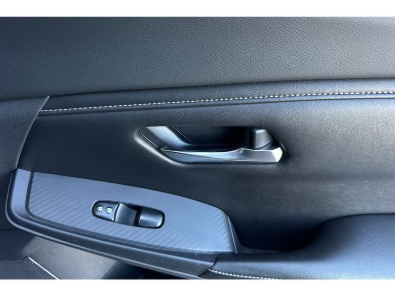 Nissan Sentra Vehicle Full-screen Gallery Image 18