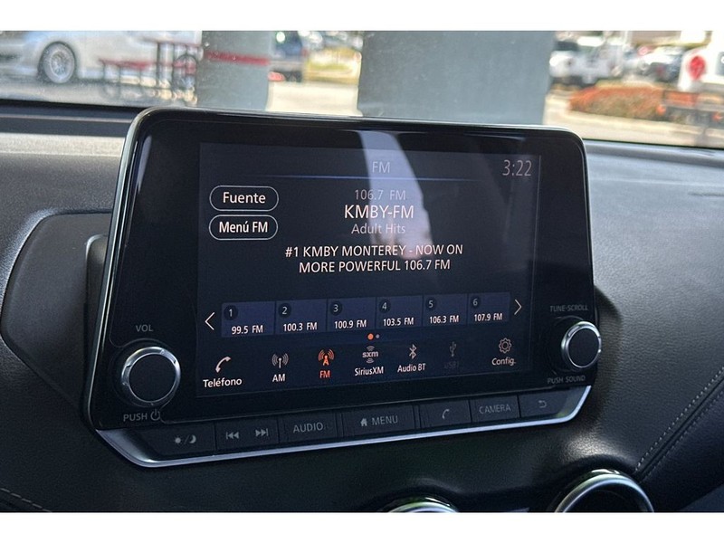 Nissan Sentra Vehicle Full-screen Gallery Image 19