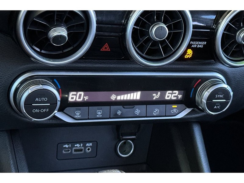 Nissan Sentra Vehicle Full-screen Gallery Image 21