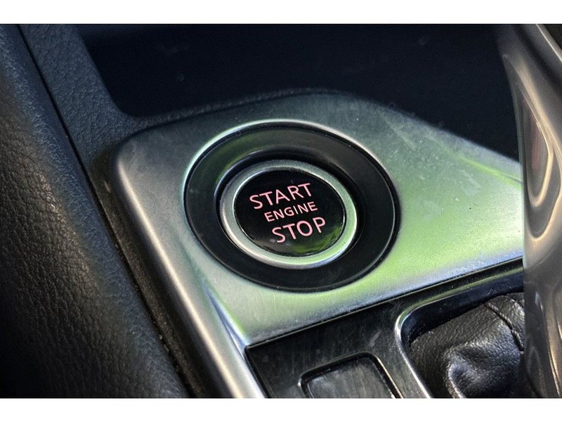 Nissan Sentra Vehicle Full-screen Gallery Image 23