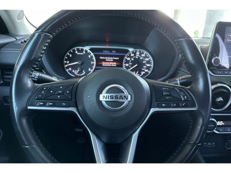 Nissan Sentra Vehicle Full-screen Gallery Image 24