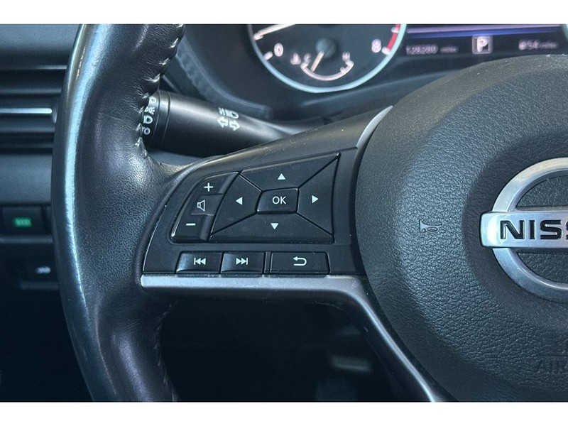 Nissan Sentra Vehicle Full-screen Gallery Image 25