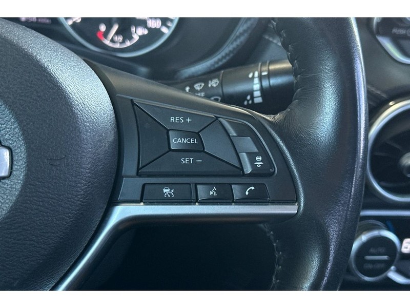 Nissan Sentra Vehicle Full-screen Gallery Image 26