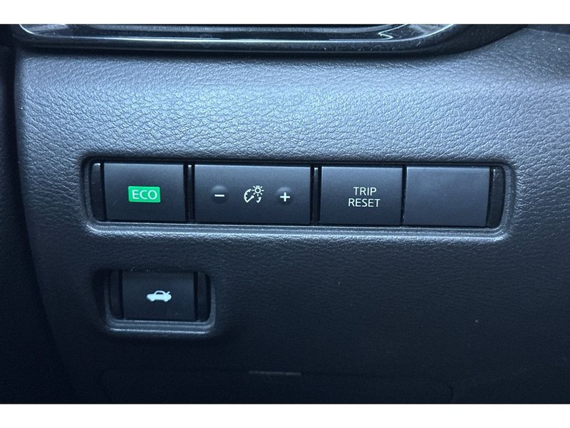 Nissan Sentra Vehicle Full-screen Gallery Image 29