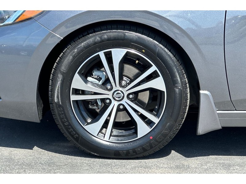 Nissan Sentra Vehicle Full-screen Gallery Image 30