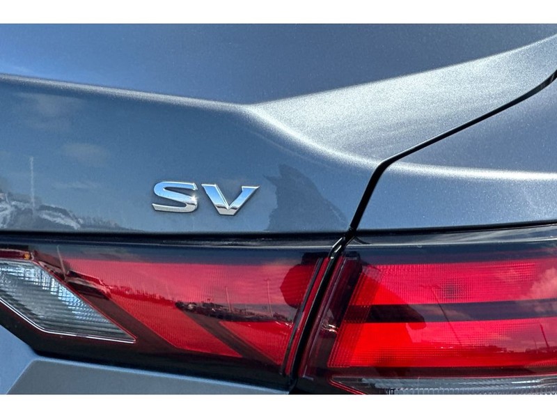 Nissan Sentra Vehicle Full-screen Gallery Image 31