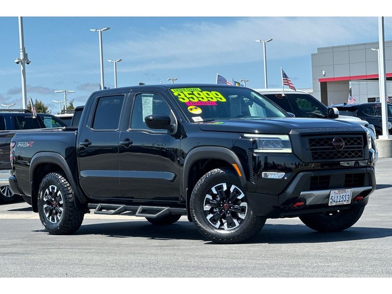 Nissan Frontier Vehicle Full-screen Gallery Image 02