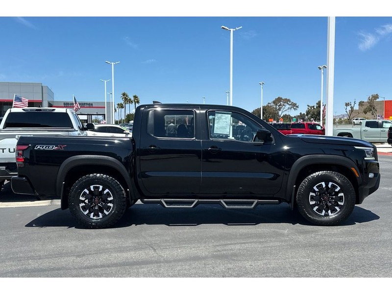 Nissan Frontier Vehicle Full-screen Gallery Image 03