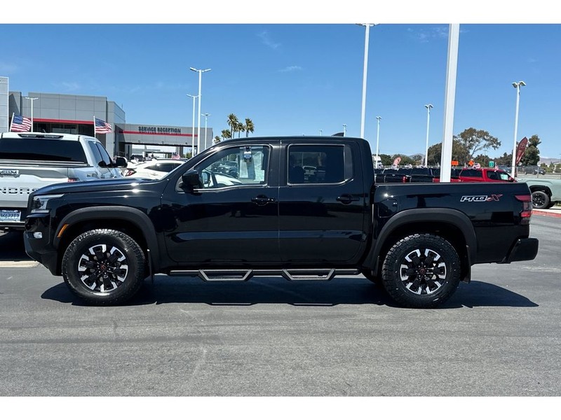 Nissan Frontier Vehicle Full-screen Gallery Image 07