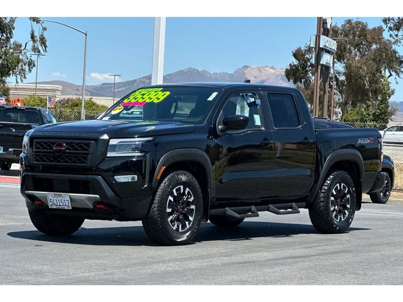 Nissan Frontier Vehicle Full-screen Gallery Image 08