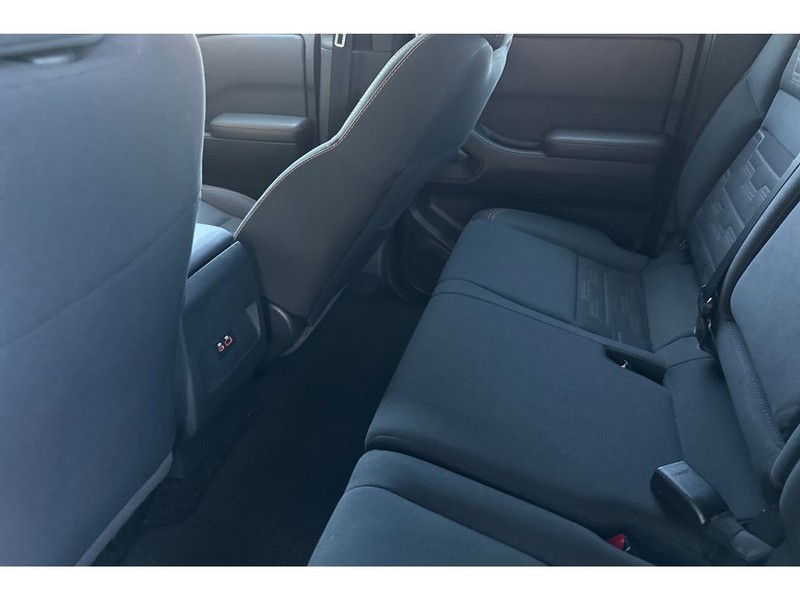 Nissan Frontier Vehicle Full-screen Gallery Image 13