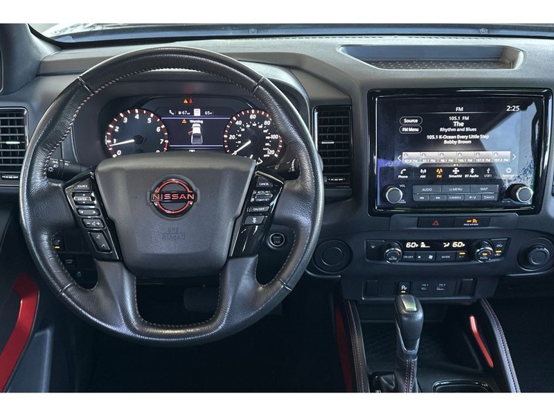Nissan Frontier Vehicle Full-screen Gallery Image 15