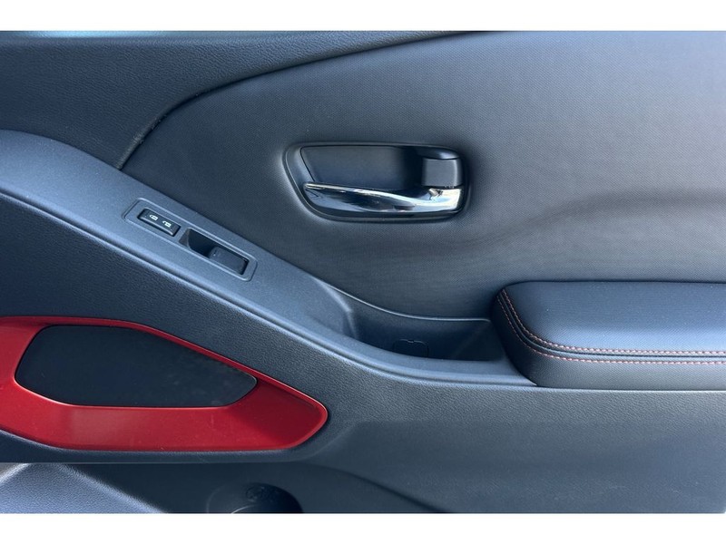 Nissan Frontier Vehicle Full-screen Gallery Image 18