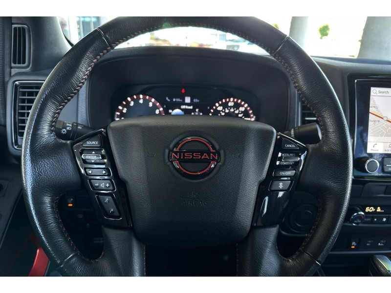 Nissan Frontier Vehicle Full-screen Gallery Image 25