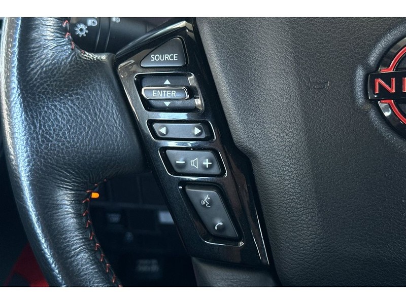 Nissan Frontier Vehicle Full-screen Gallery Image 26