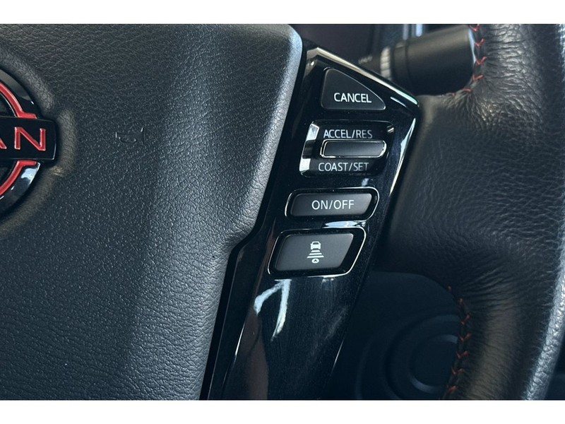 Nissan Frontier Vehicle Full-screen Gallery Image 27