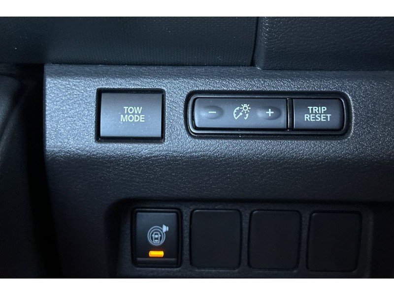Nissan Frontier Vehicle Full-screen Gallery Image 30