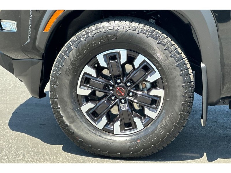 Nissan Frontier Vehicle Full-screen Gallery Image 31