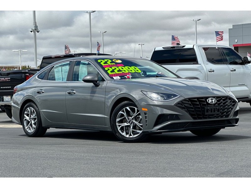 Hyundai Sonata Vehicle Full-screen Gallery Image 02