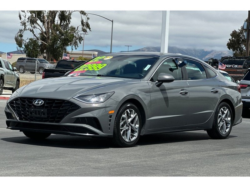 Hyundai Sonata Vehicle Full-screen Gallery Image 08