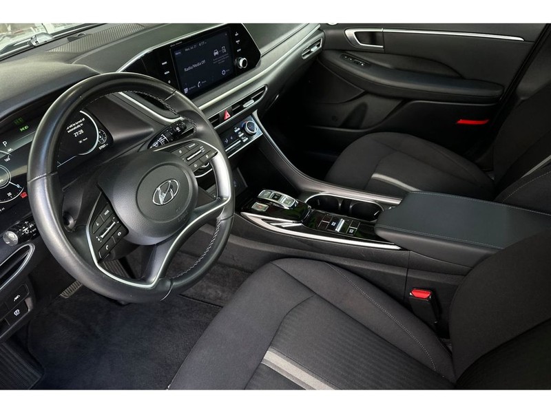 Hyundai Sonata Vehicle Full-screen Gallery Image 10