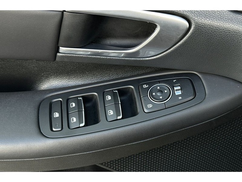 Hyundai Sonata Vehicle Full-screen Gallery Image 12