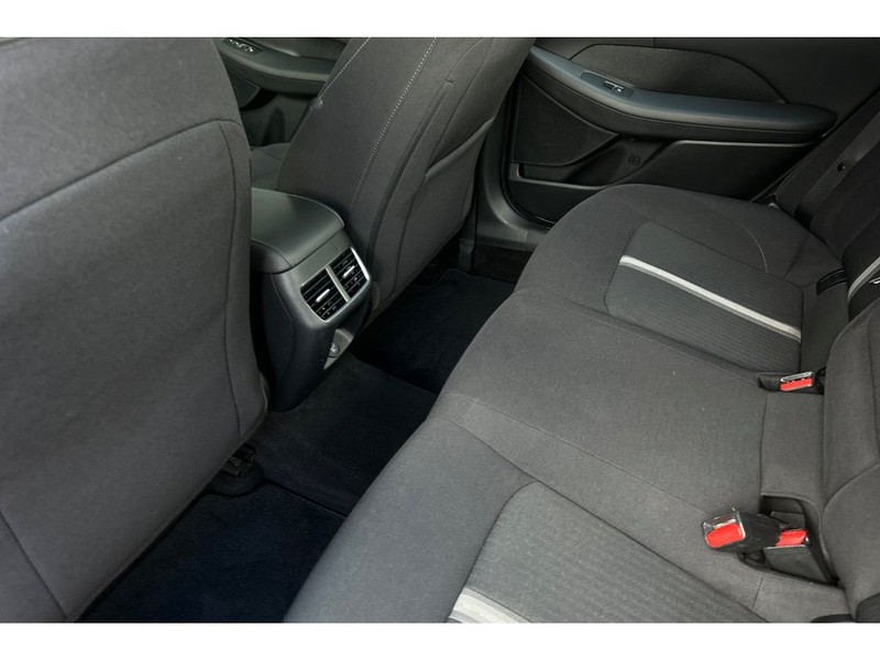 Hyundai Sonata Vehicle Full-screen Gallery Image 13