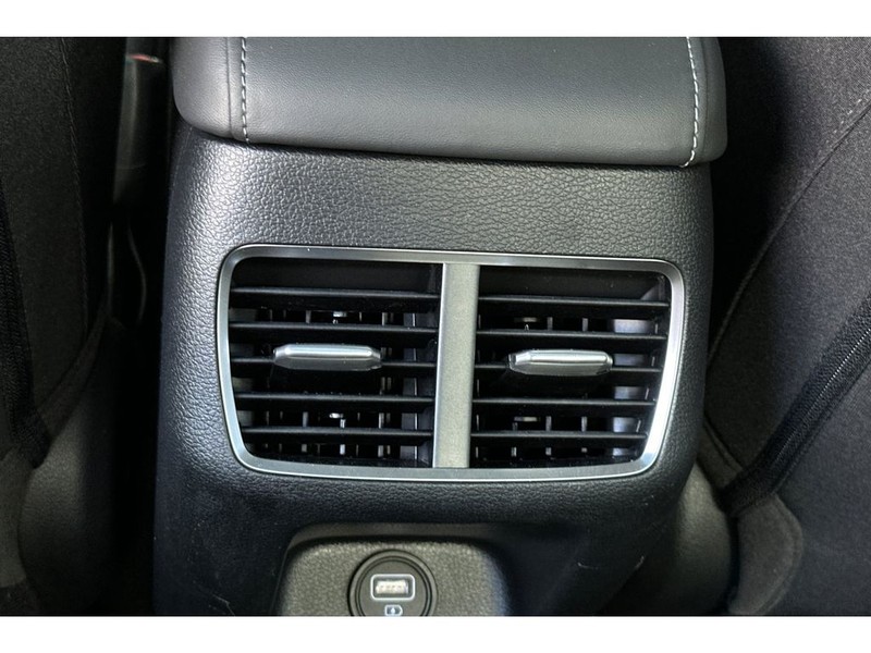 Hyundai Sonata Vehicle Full-screen Gallery Image 14