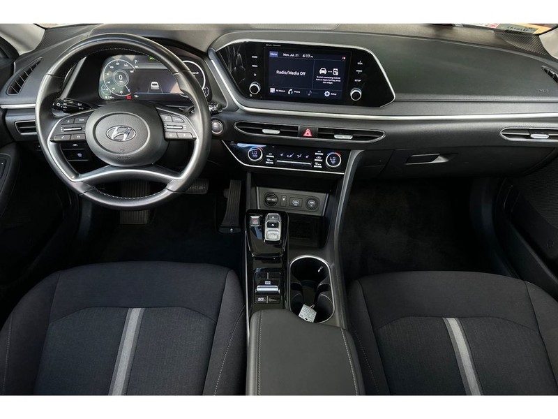 Hyundai Sonata Vehicle Full-screen Gallery Image 15