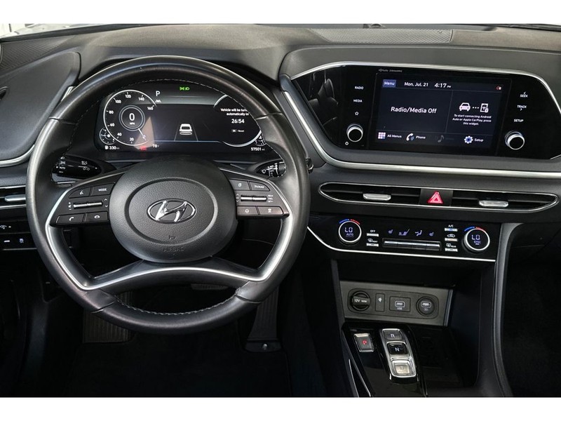 Hyundai Sonata Vehicle Full-screen Gallery Image 16