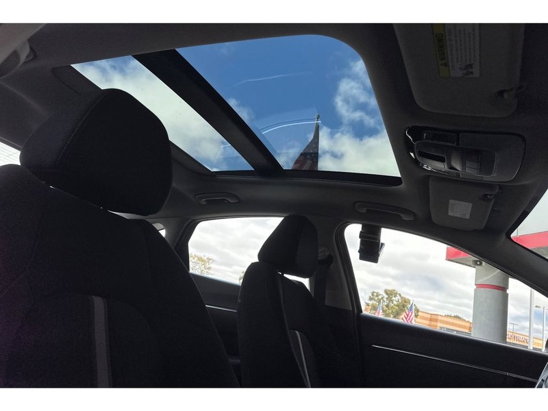 Hyundai Sonata Vehicle Full-screen Gallery Image 18