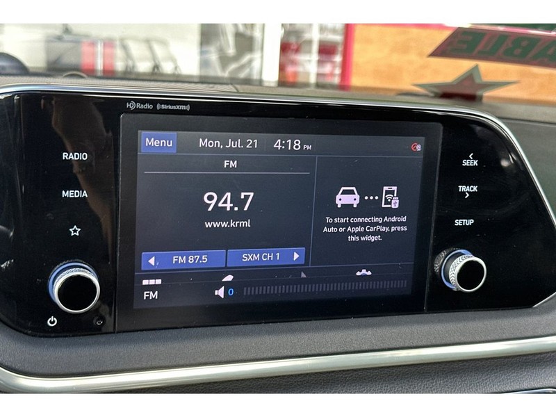 Hyundai Sonata Vehicle Full-screen Gallery Image 20