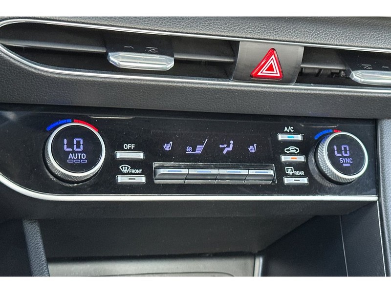 Hyundai Sonata Vehicle Full-screen Gallery Image 22